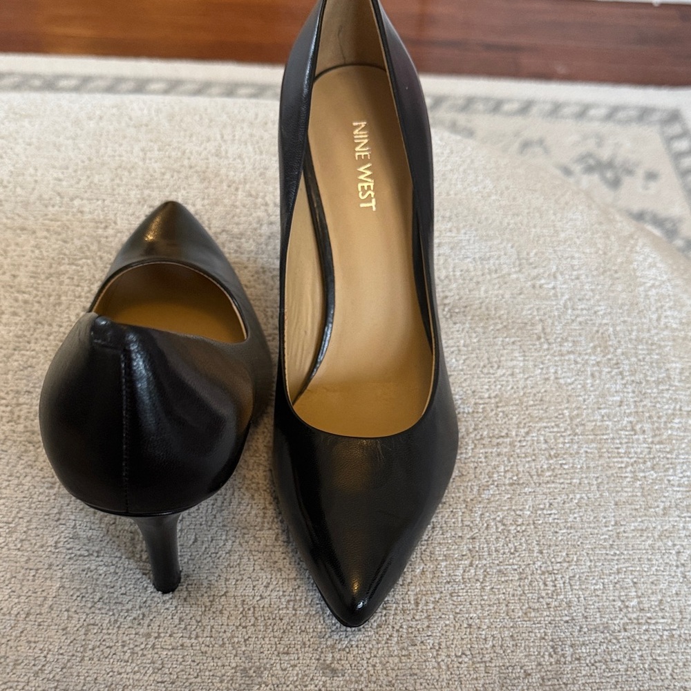 Nine West Black Pointed Toe Pumps 9.5 Classic Stiletto Work Heels